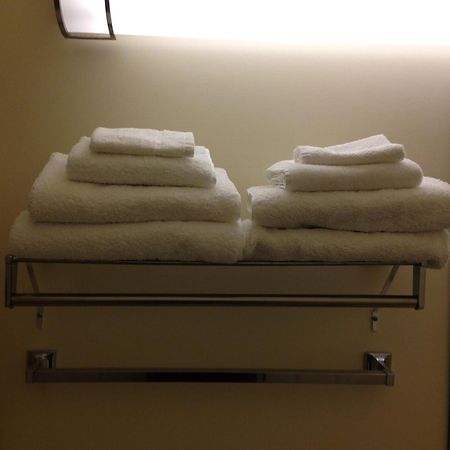 Petawawa River Inn & Suites Экстерьер фото