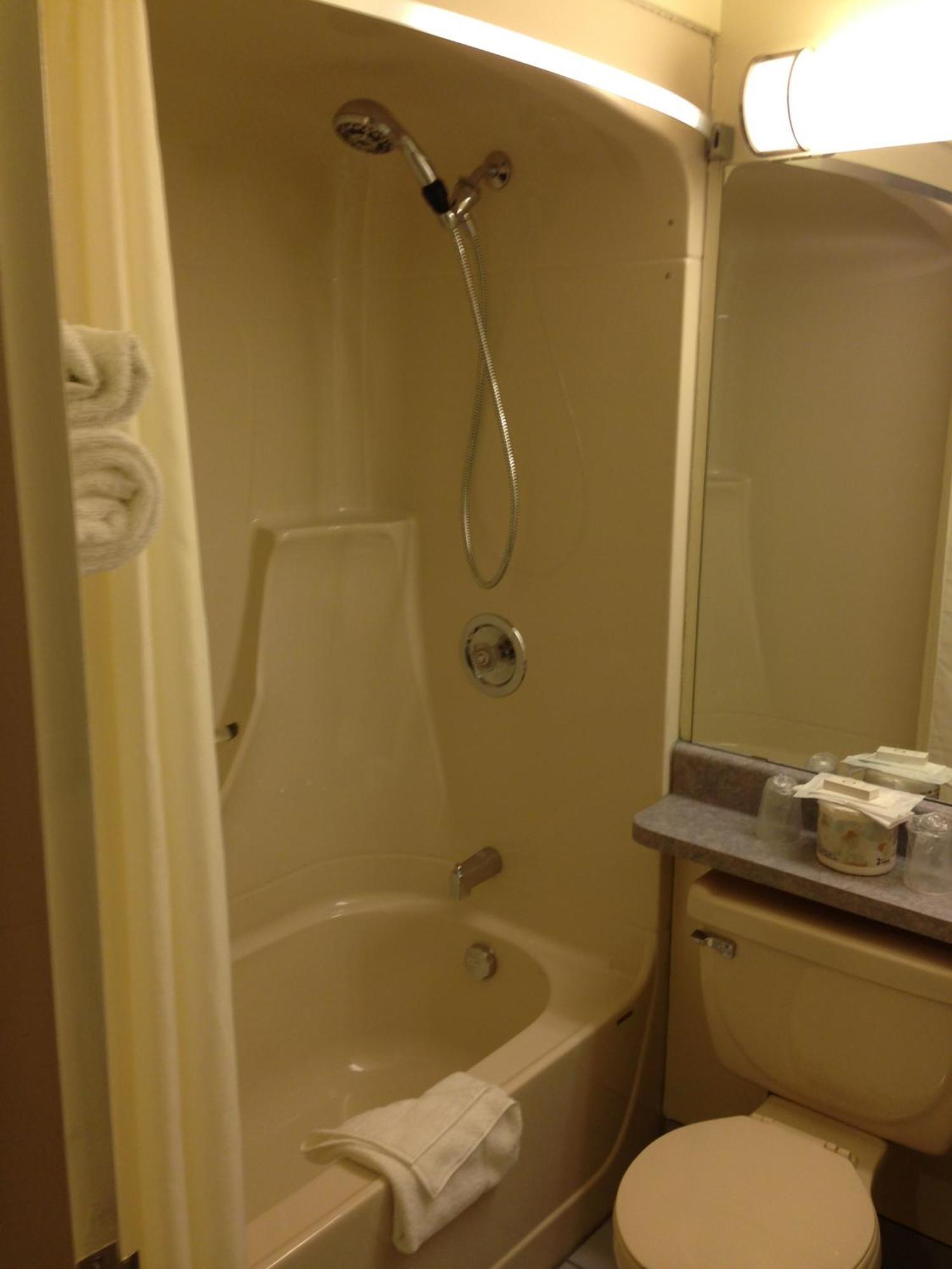 Petawawa River Inn & Suites Экстерьер фото